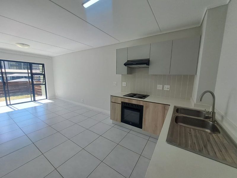Apartment To Rent in Mooikloof Manor - Photo 2