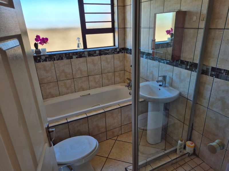 Townhouse For Sale in Kuruman Central - Photo 8