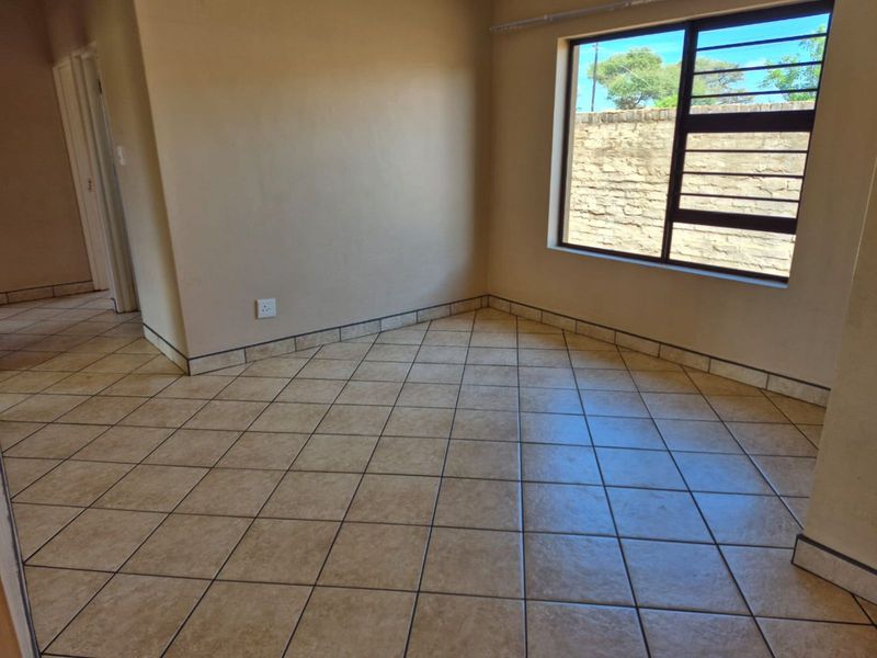 Townhouse For Sale in Kuruman Central - Photo 6