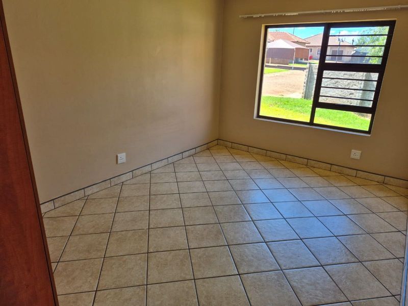 Townhouse For Sale in Kuruman Central - Photo 7
