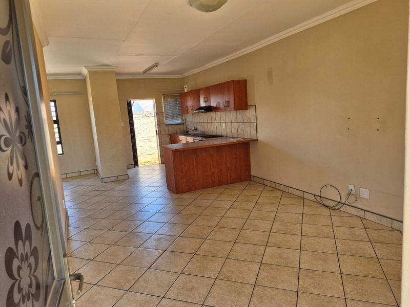 Townhouse For Sale in Kuruman Central - Photo 2