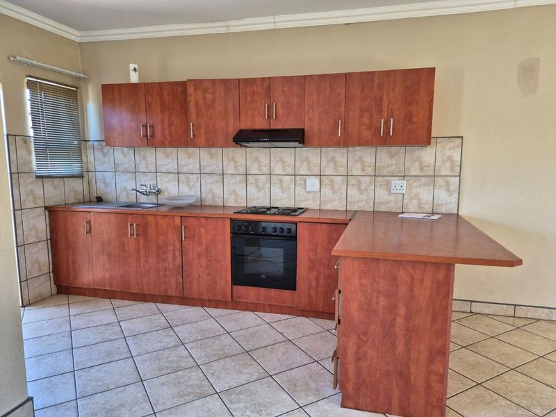 Townhouse For Sale in Kuruman Central - Photo 3