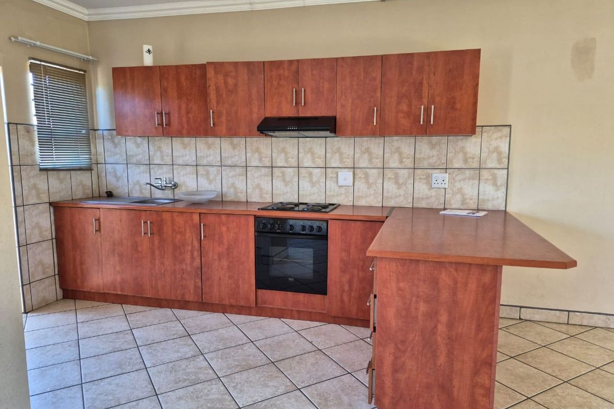 Townhouse For Sale in Kuruman Central - Photo 3