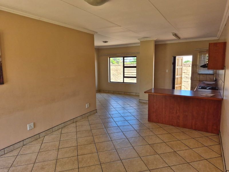 Townhouse For Sale in Kuruman Central - Photo 5