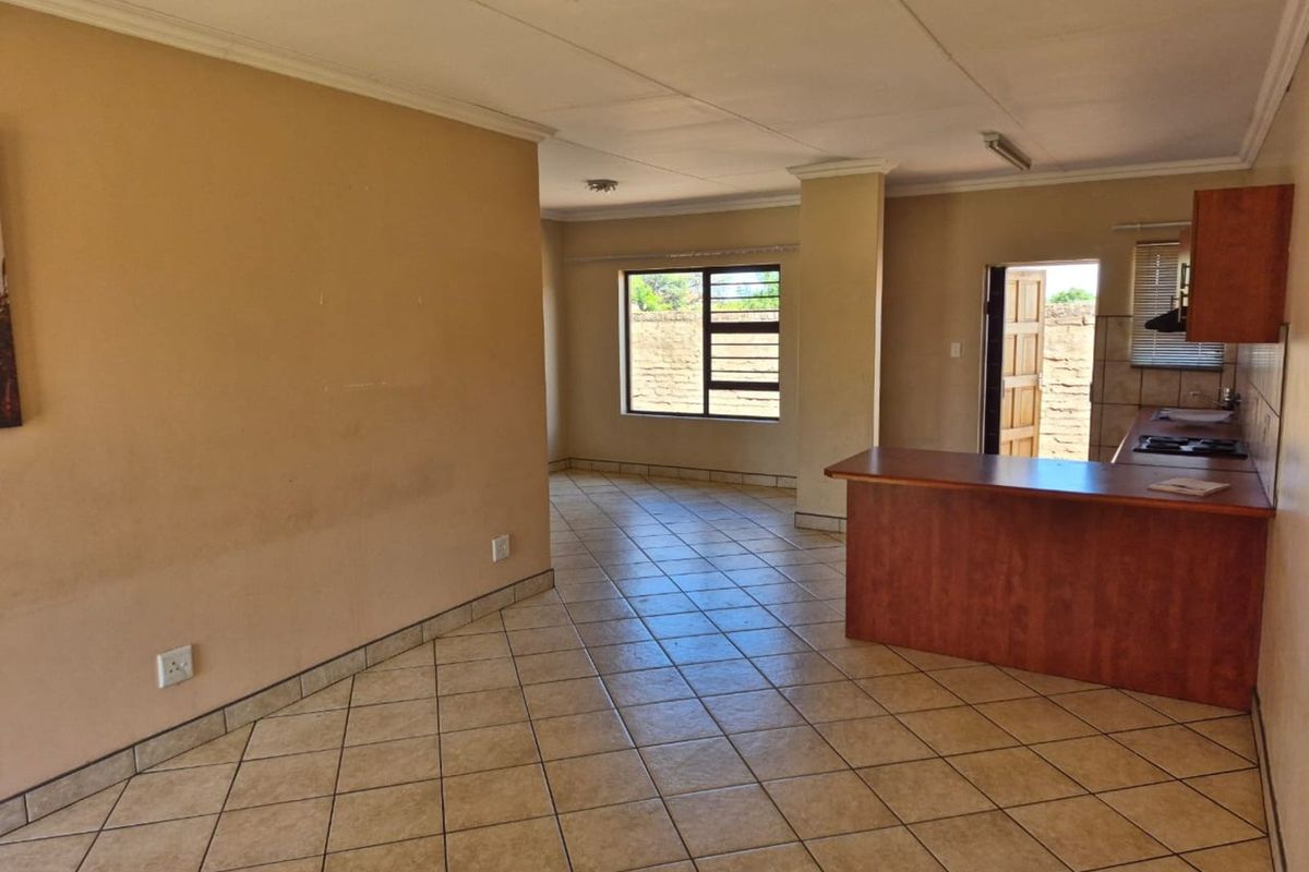 Townhouse For Sale in Kuruman Central - Photo 5