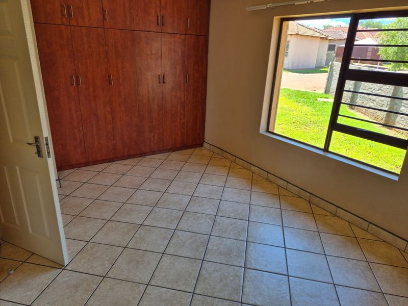 Townhouse For Sale in Kuruman Central - Photo 10