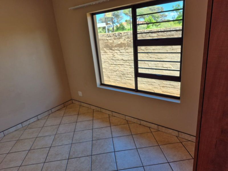 Townhouse For Sale in Kuruman Central - Photo 9