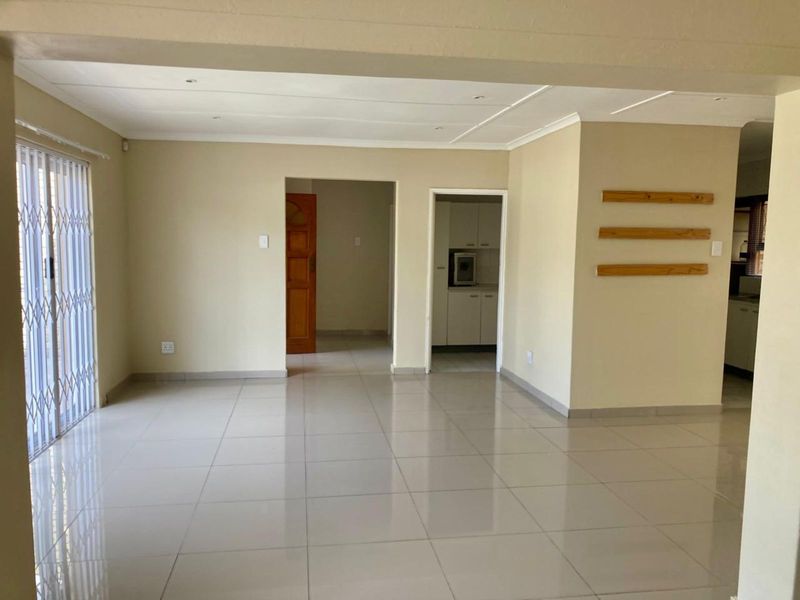 House For Sale in Rowallan Park - Photo 6