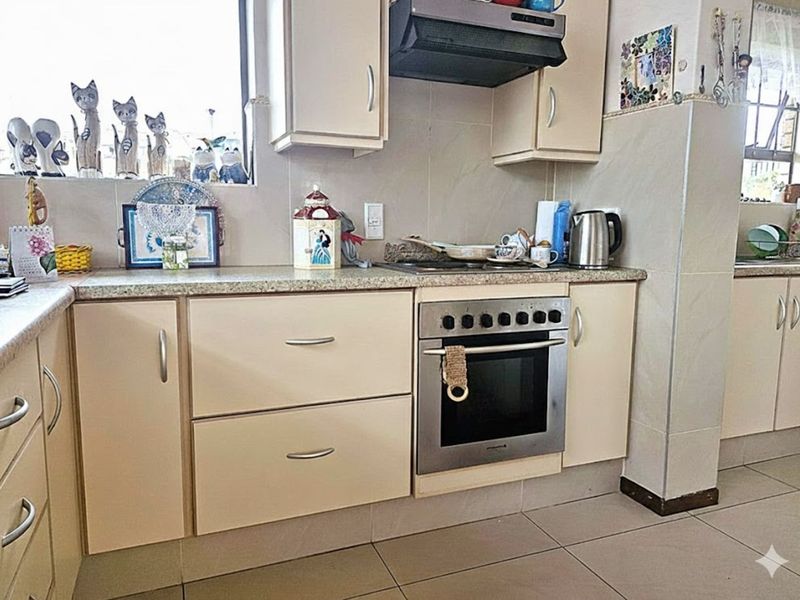 House For Sale in Seemeeu Park - Photo 7