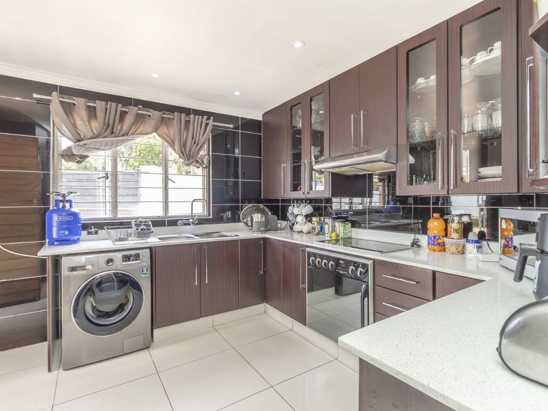 House For Sale in Wilgeheuwel - Photo 10