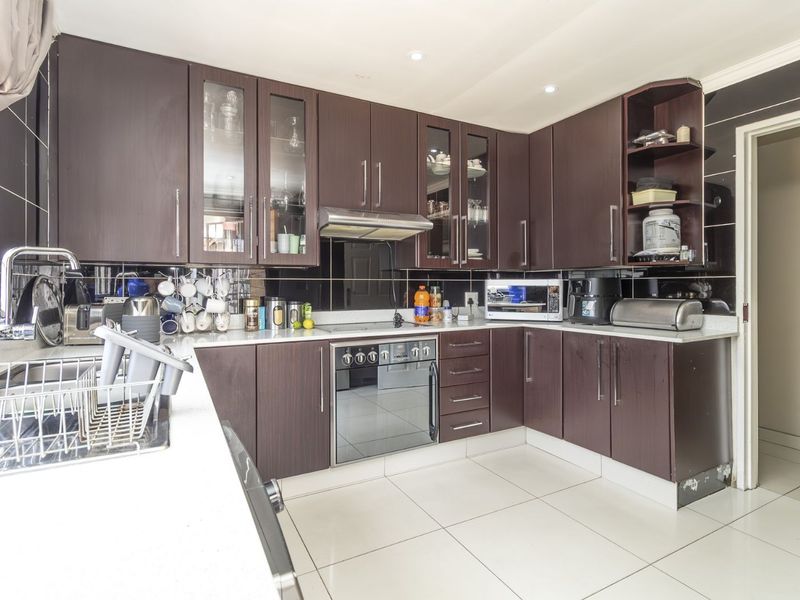 House For Sale in Wilgeheuwel - Photo 8