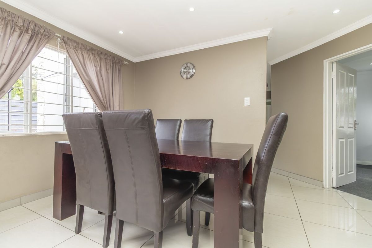 House For Sale in Wilgeheuwel - Photo 5