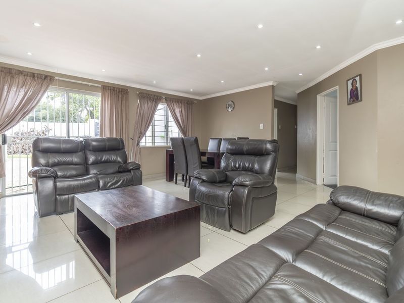 House For Sale in Wilgeheuwel - Photo 7