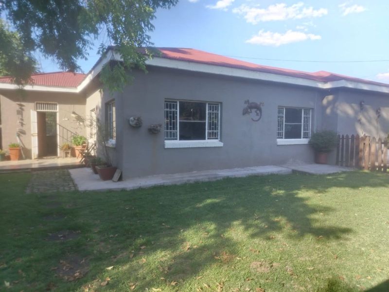 House For Sale in Ladybrand Central - Photo 2