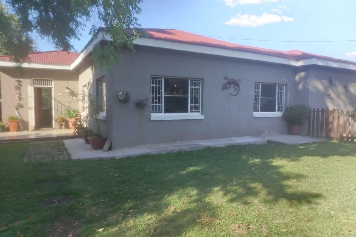 House For Sale in Ladybrand Central - Photo 2