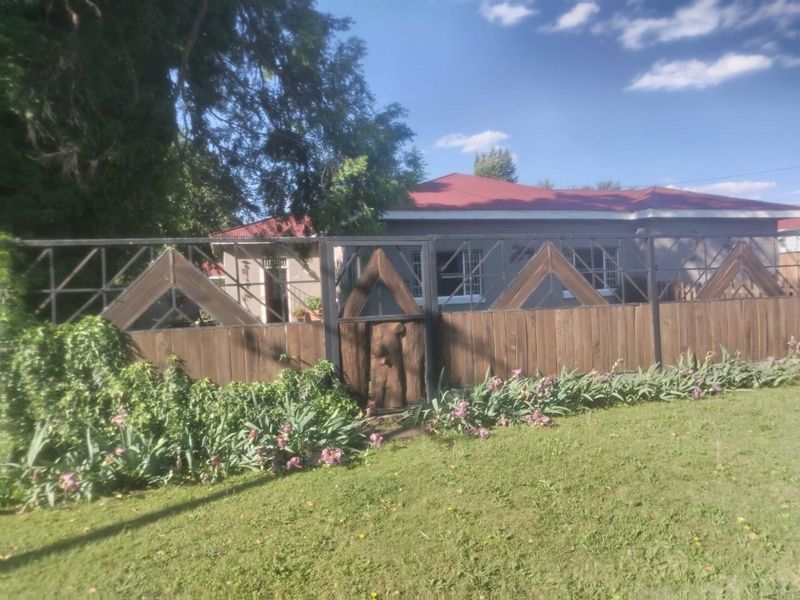 House For Sale in Ladybrand Central - Photo 1