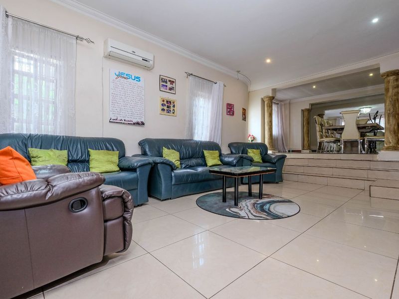 House For Sale in Sunninghill - Photo 9