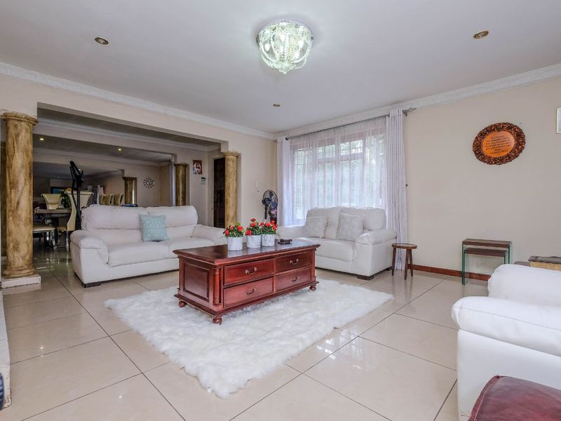 House For Sale in Sunninghill - Photo 8