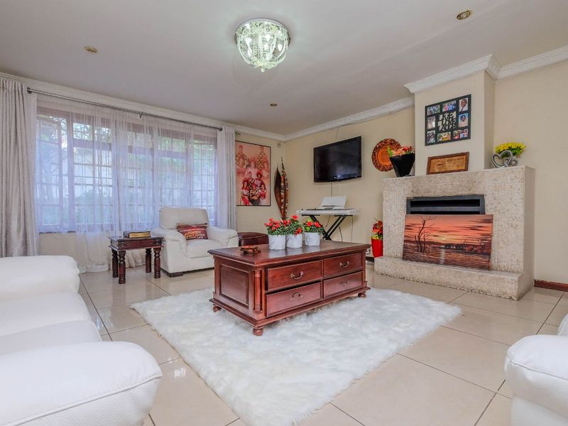House For Sale in Sunninghill - Photo 3