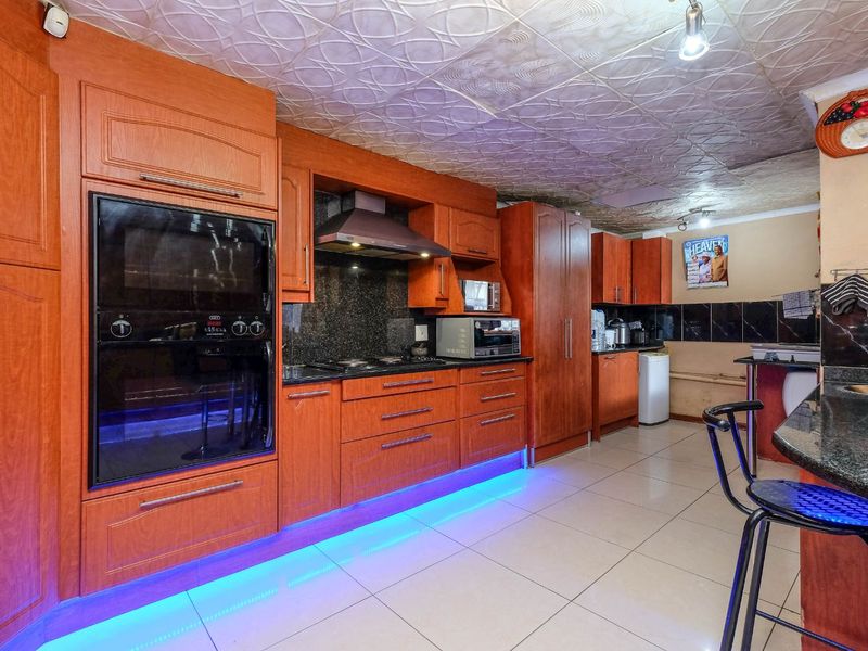 House For Sale in Sunninghill - Photo 5