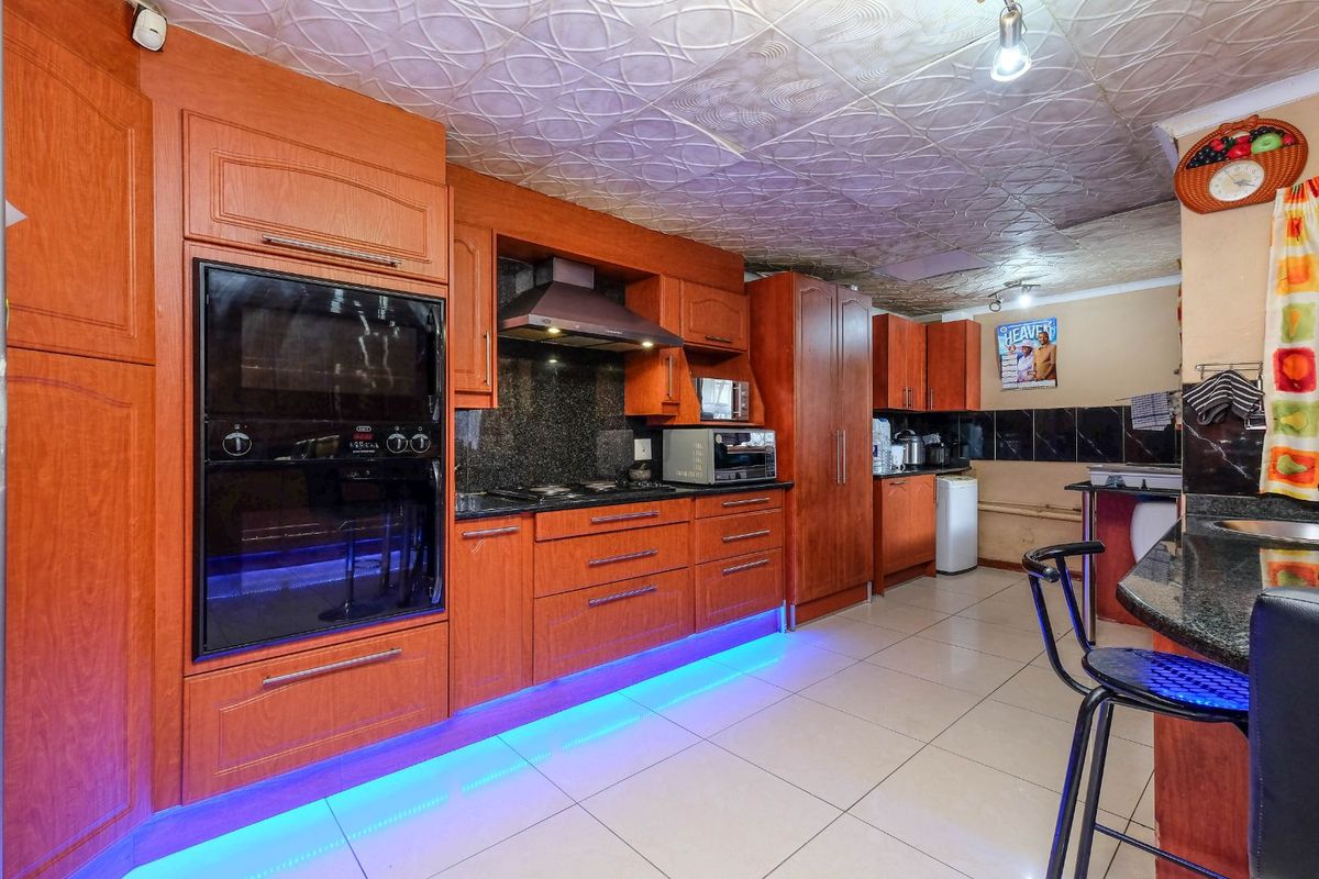 House For Sale in Sunninghill - Photo 5