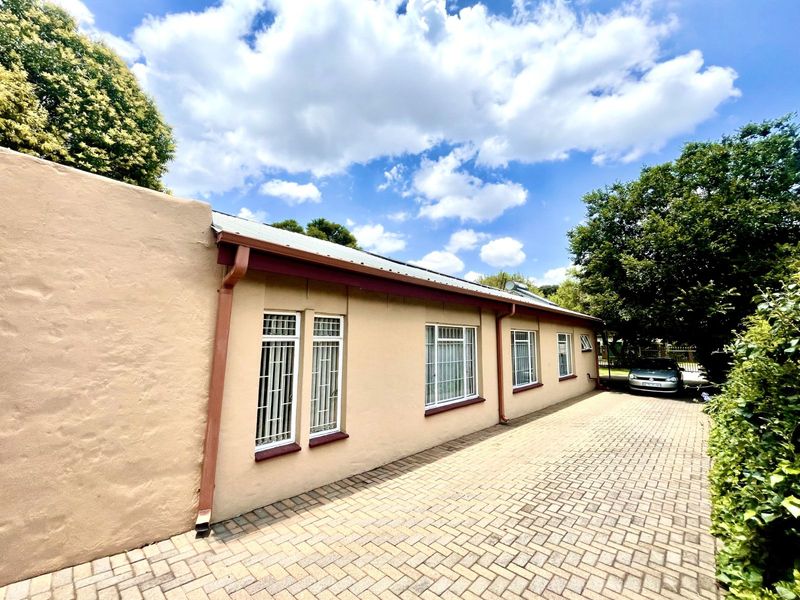 House For Sale in Wierda Park - Photo 3