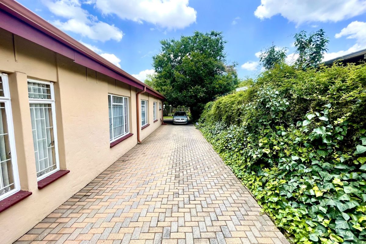 House For Sale in Wierda Park - Photo 2