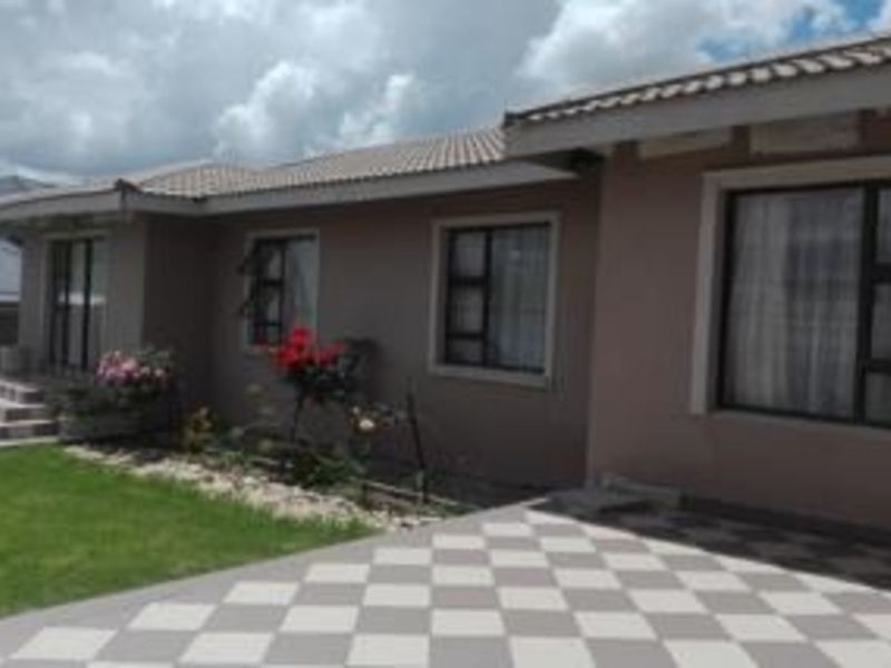 House For Sale in Ladybrand Central - Photo 6