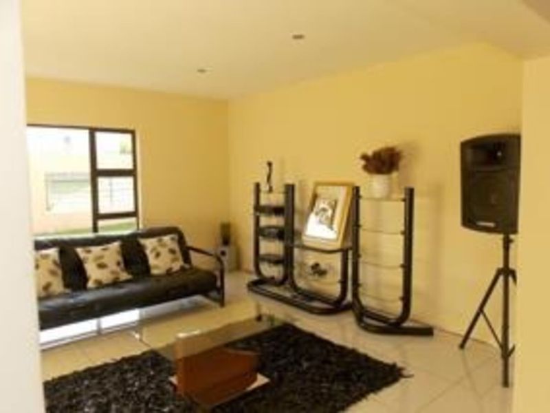 House For Sale in Ladybrand Central - Photo 10