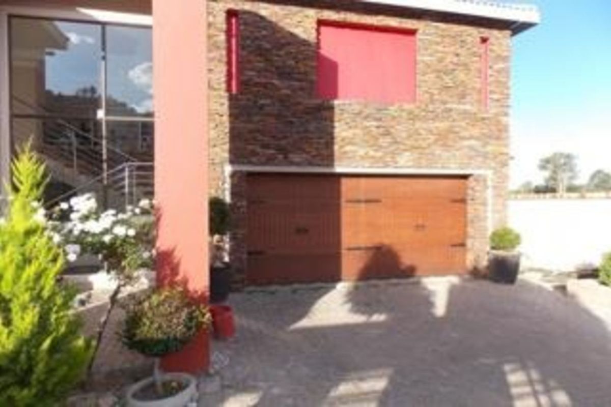 House For Sale in Ladybrand Central - Photo 3