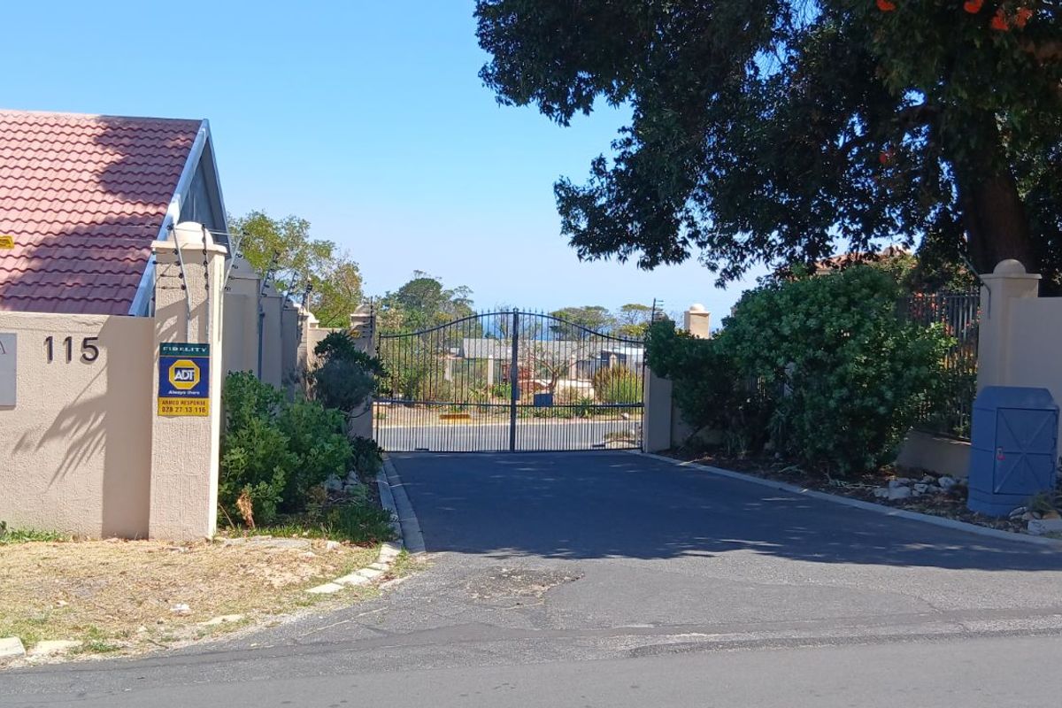 House For Sale in Kleinmond Central - Photo 2