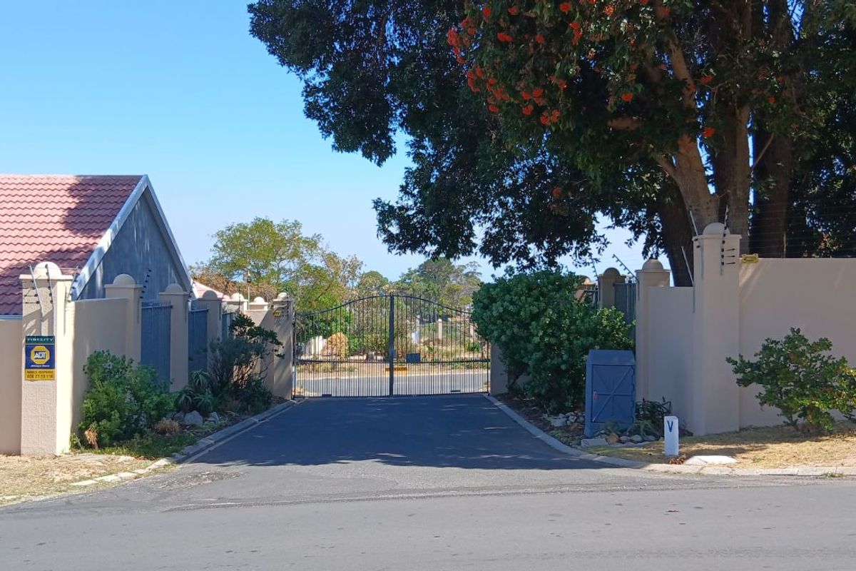House For Sale in Kleinmond Central - Photo 3