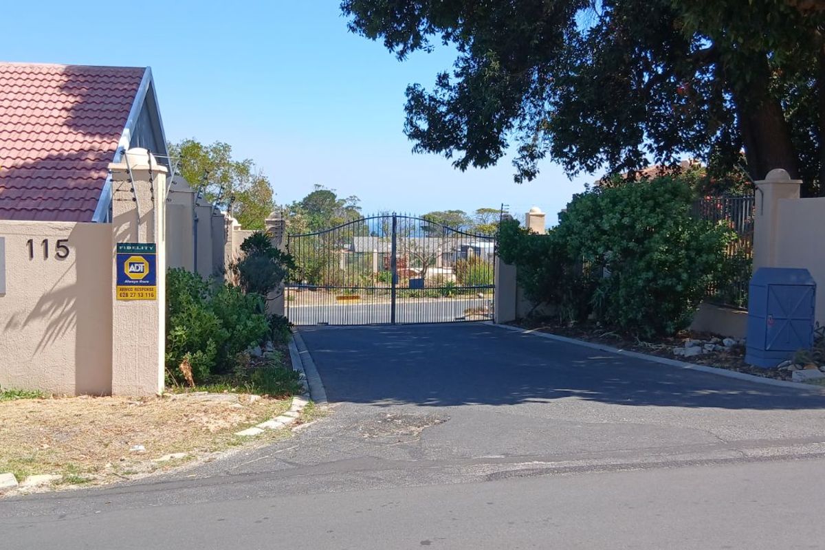 House For Sale in Kleinmond Central - Photo 4