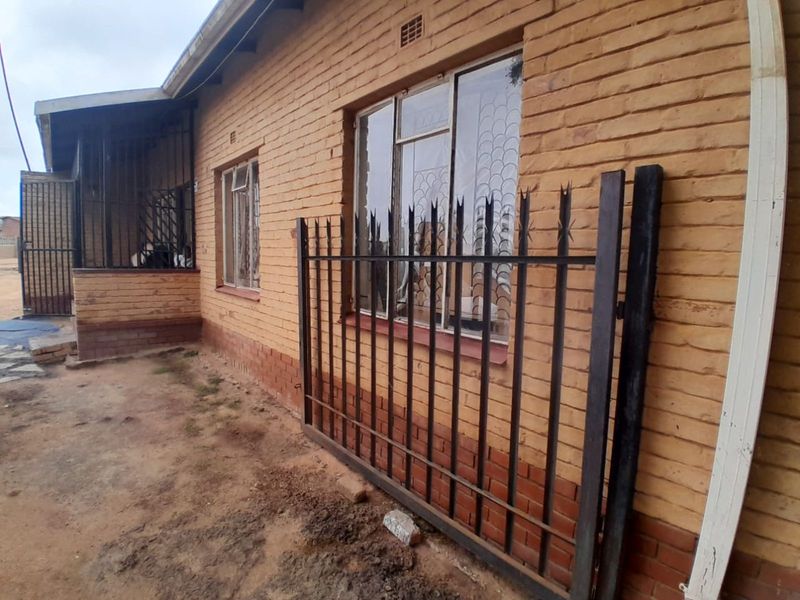House For Sale in Temba Central - Photo 3