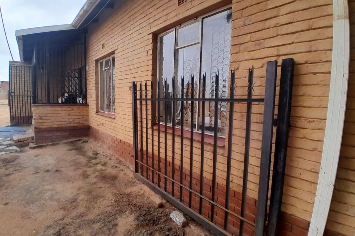 House For Sale in Temba Central - Photo 3