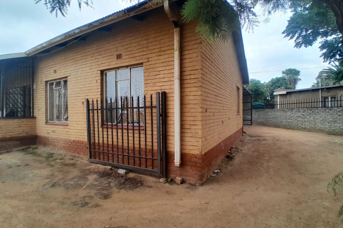 House For Sale in Temba Central - Photo 2