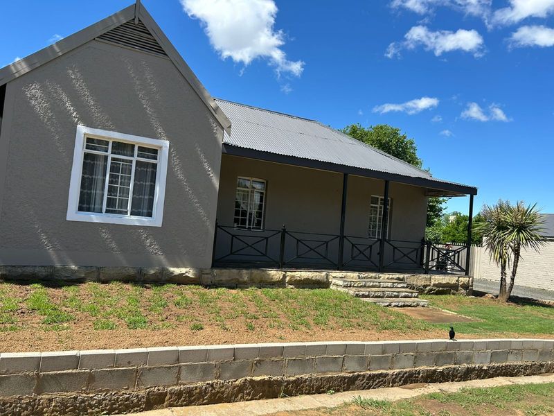 House For Sale in Ladybrand Central - Photo 2
