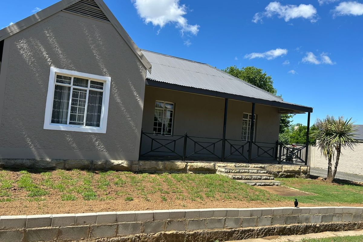 House For Sale in Ladybrand Central - Photo 2