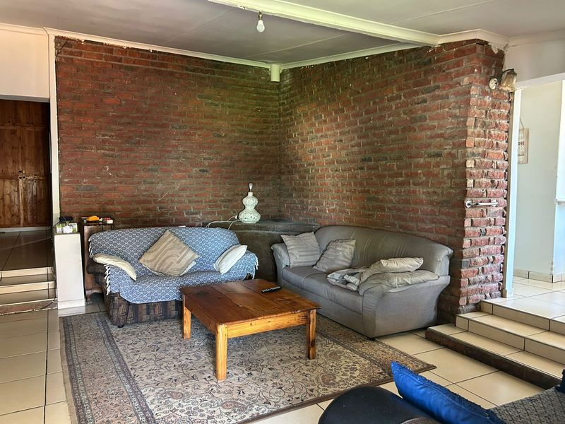 House For Sale in Ladybrand Central - Photo 5