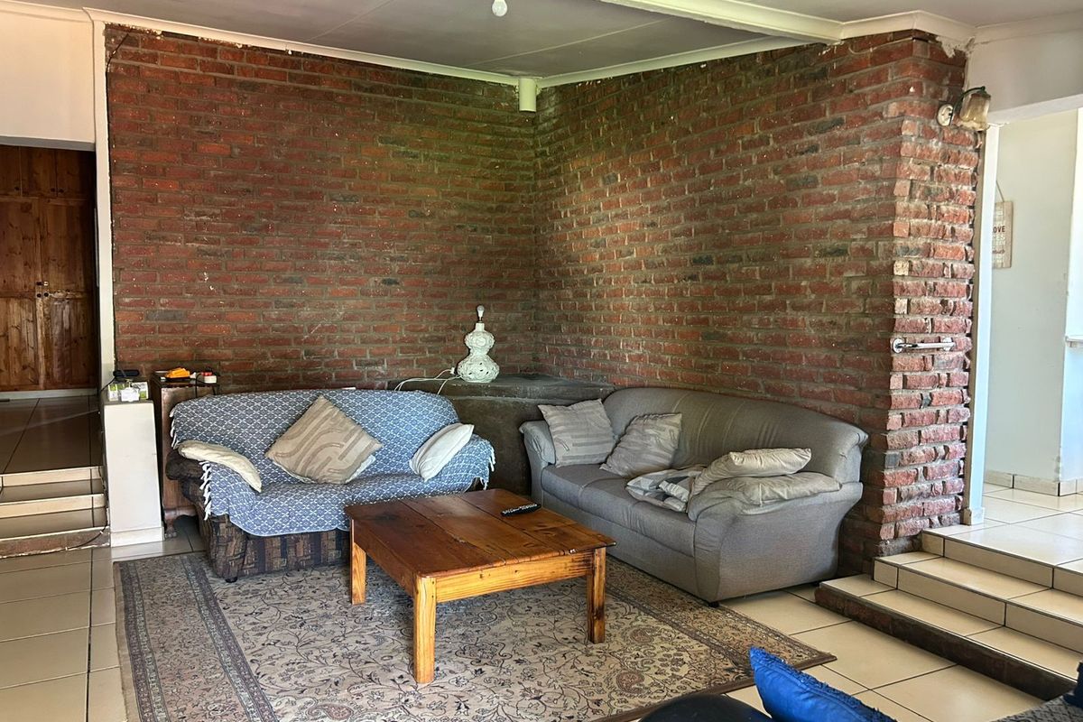 House For Sale in Ladybrand Central - Photo 5