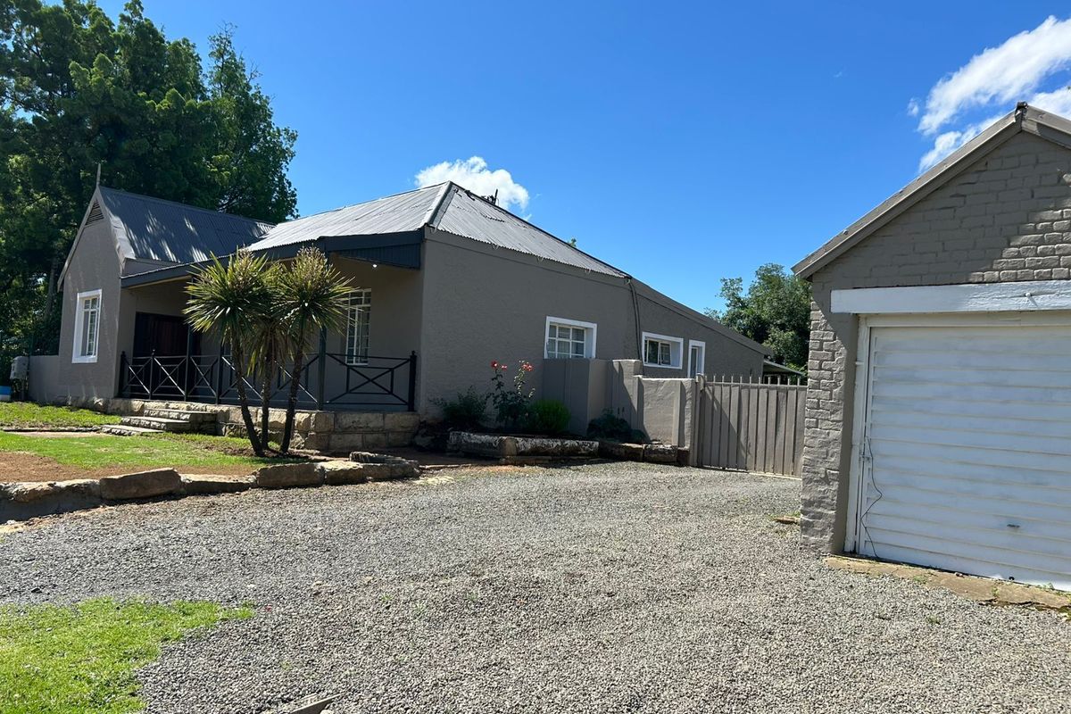 House For Sale in Ladybrand Central - Photo 4