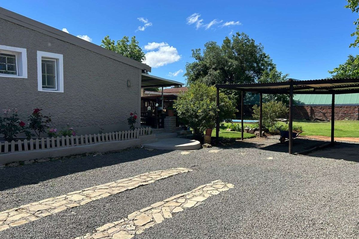 House For Sale in Ladybrand Central - Photo 3