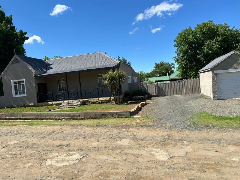 House For Sale in Ladybrand Central - Photo 1