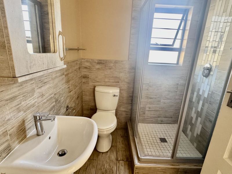 Townhouse To Rent in Amberfield - Photo 10