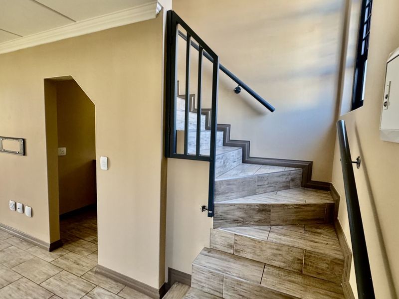 Townhouse To Rent in Amberfield - Photo 9