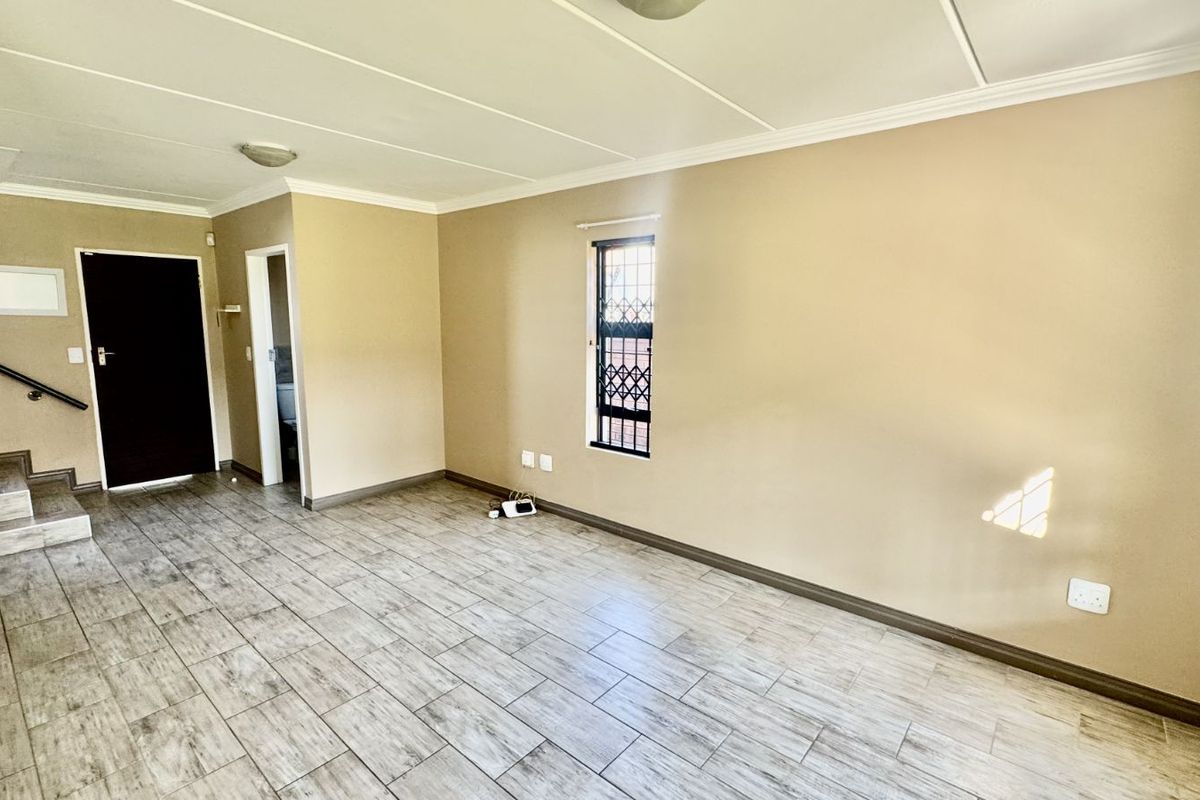 Townhouse To Rent in Amberfield - Photo 5