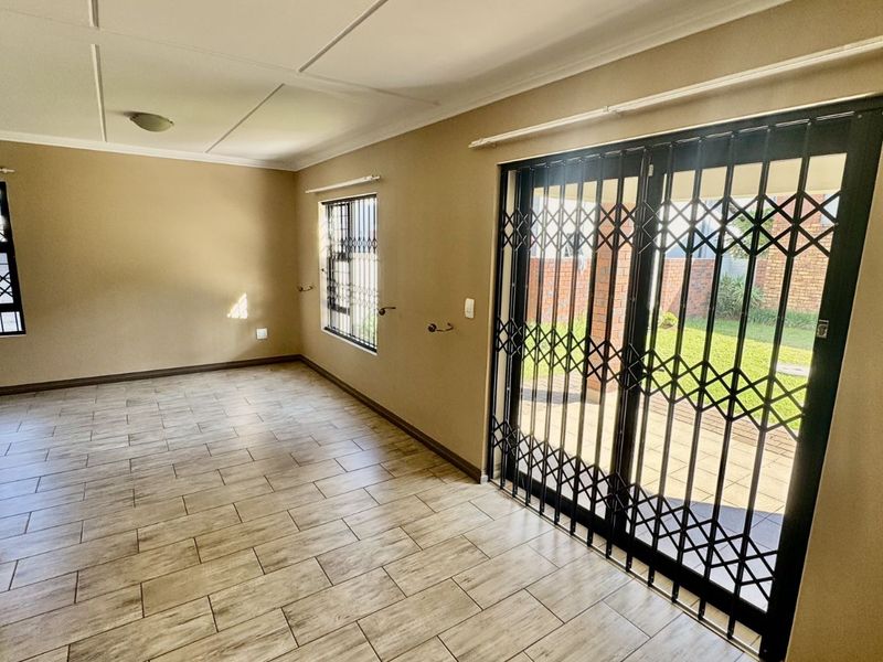 Townhouse To Rent in Amberfield - Photo 4