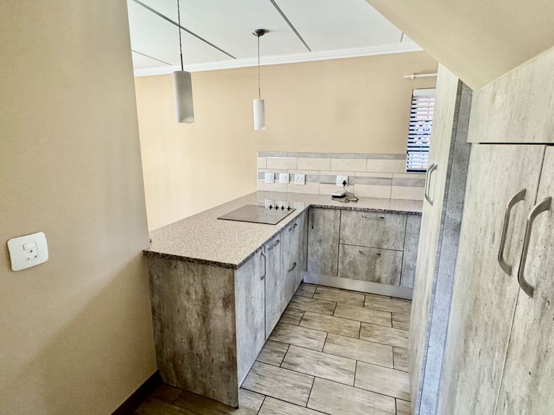 Townhouse To Rent in Amberfield - Photo 6