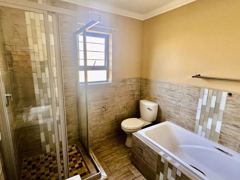 Townhouse To Rent in Amberfield - Photo 3