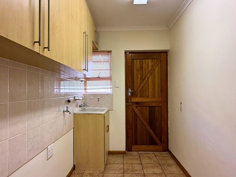 Townhouse For Sale in Franskraal - Photo 10